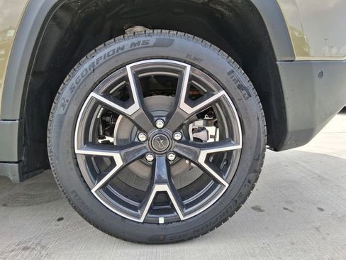 New 2026 Jeep Cherokee Overland w/ Advanced Pro Tech Group AWD/4WD image 11