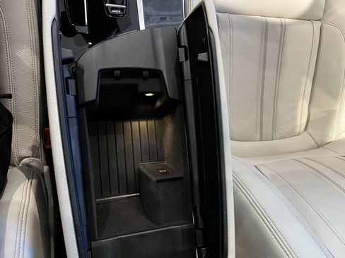 Used 2023 BMW M550i xDrive w/ Dynamic Handling Package image 24