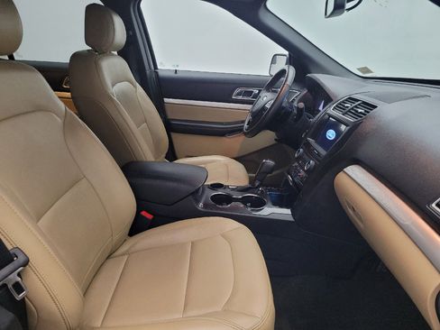 Used 2017 Ford Explorer XLT w/ Equipment Group 202A FWD image 21