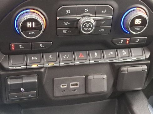 Used 2020 Chevrolet Silverado 1500 LT Trail Boss w/ Midnight Edition image 17