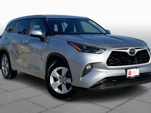 Certified 2024 Toyota Highlander LE image 3