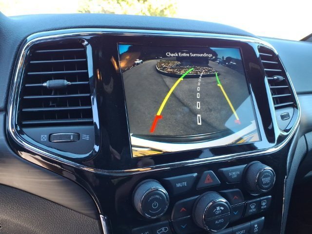 Used 2021 Jeep Grand Cherokee Laredo X AWD/4WD image 30