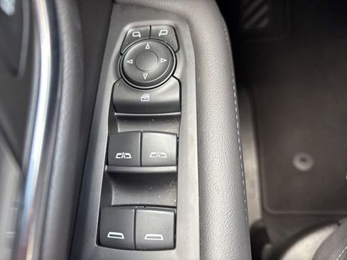 Used 2022 Chevrolet Suburban LS AWD/4WD image 18