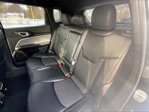 Used 2024 Jeep Compass Latitude image 25