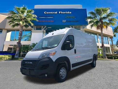 Used 2025 RAM ProMaster 2500 w/ Convenience Group FWD image 9