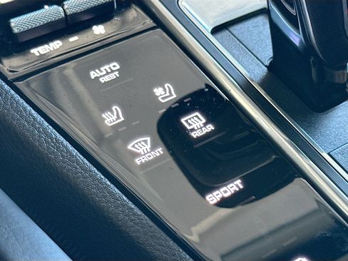 Used 2022 Porsche Cayenne image 21
