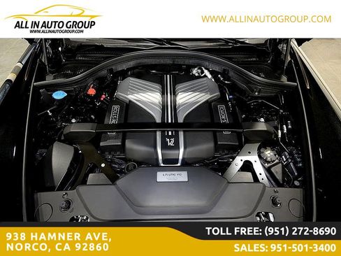 Used 2022 Rolls-Royce Cullinan w/ Dark Exterior Package image 27
