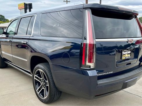 Used 2017 Cadillac Escalade ESV Platinum image 5