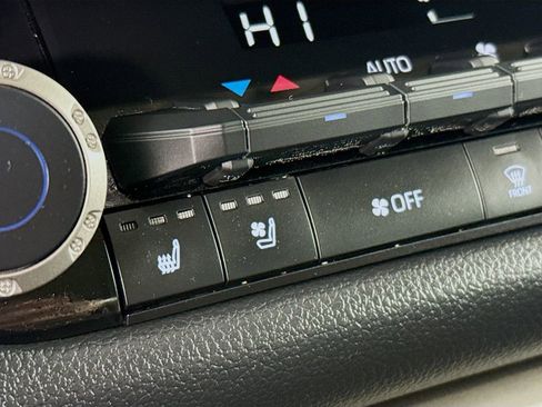 Used 2024 Toyota Tundra Limited w/ TRD Off-Road Package image 20