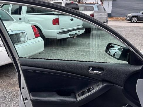 Used 2011 Nissan Altima 2.5 SL w/ Technology Pkg image 11