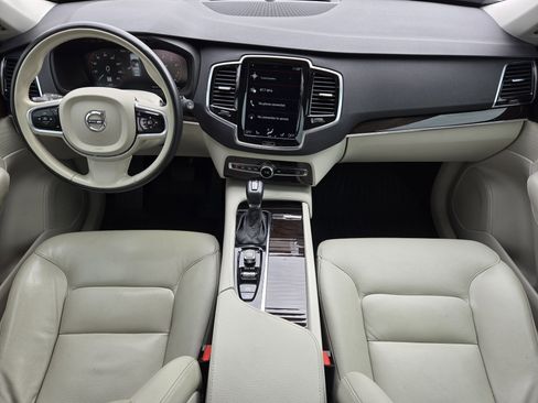 Used 2017 Volvo XC90 T6 Momentum w/ Vision Package image 8