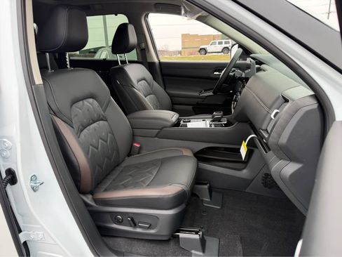 New 2026 Nissan Pathfinder Platinum image 22