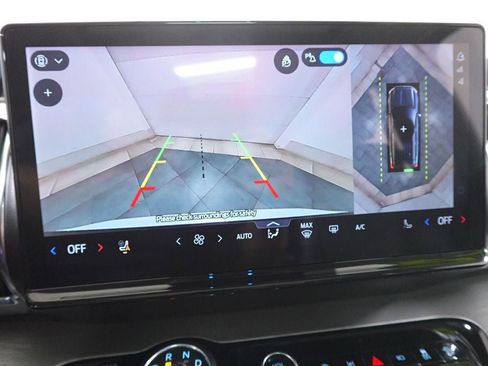 Certified 2025 Ford Expedition Platinum AWD/4WD image 19