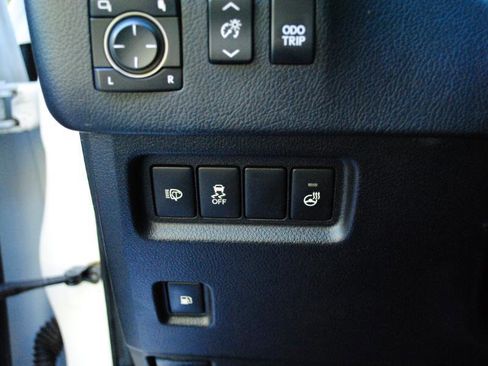 Used 2016 Lexus GX 460 Luxury w/ Preferred Accessory Package image 35