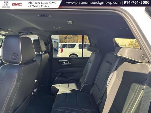 Used 2023 GMC Yukon SLT w/ SLT Luxury Package image 12