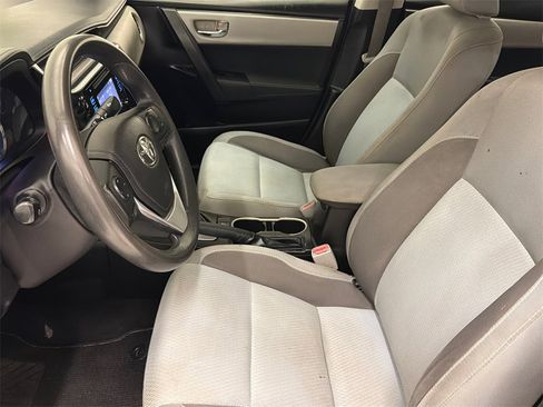 Used 2018 Toyota Corolla LE image 17