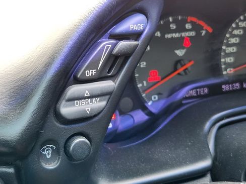 Used 2001 Chevrolet Corvette Convertible w/ Preferred Equipment Group2 RWD image 22