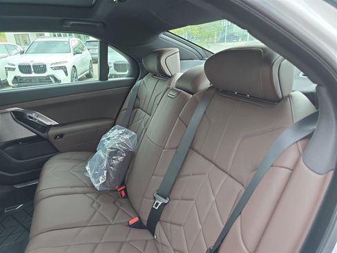 New 2025 BMW i7 eDrive50 image 16