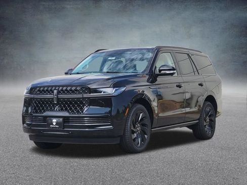 New 2026 Lincoln Navigator Reserve w/ Jet Appearance Package AWD/4WD image 3