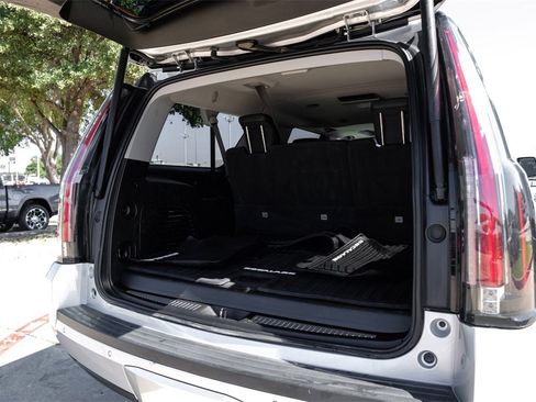 Used 2019 Cadillac Escalade ESV Luxury image 59