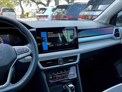New 2025 Volkswagen Taos SE FWD image 6