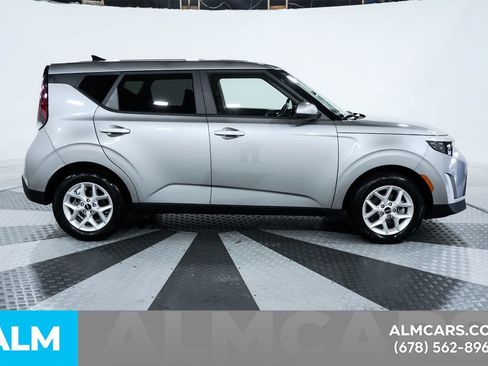 Used 2025 Kia Soul LX w/ LX Technology Package FWD image 8
