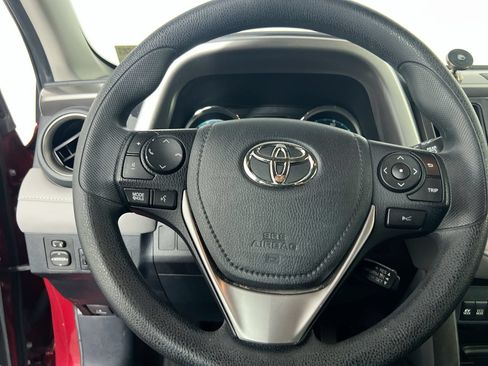 Used 2018 Toyota RAV4 LE w/ Carpet Mat Package AWD/4WD image 11
