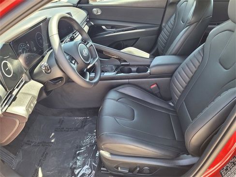 New 2025 Hyundai Elantra Limited image 8