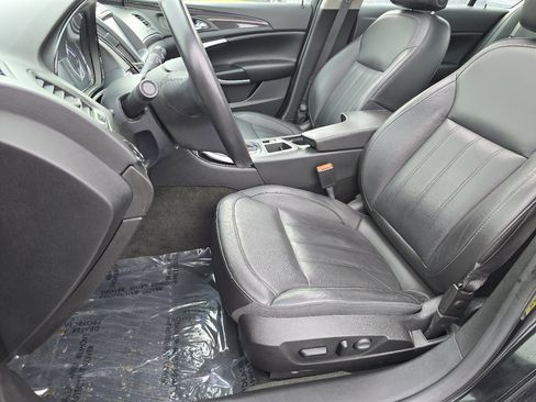 Used 2017 Buick Regal Sport Touring image 24