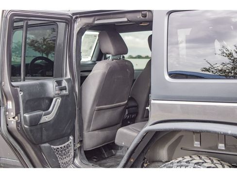 Used 2018 Jeep Wrangler Unlimited Sport S AWD/4WD image 14