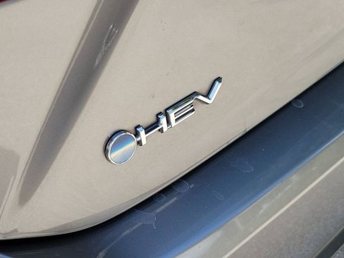 Used 2025 Toyota Camry SE FWD image 7