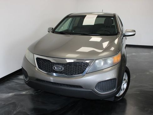 Used 2012 Kia Sorento FWD w/ Third Row Pkg image 3