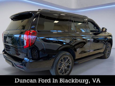 New 2026 Ford Expedition Platinum w/ Stealth Appearance Package AWD/4WD image 2