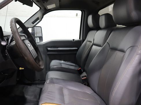 Used 2016 Ford F550 2WD Regular Cab Super Duty image 7