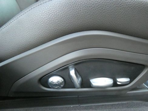 Used 2018 Porsche Panamera 4 image 31