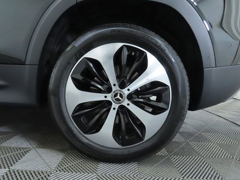 Certified 2025 Mercedes-Benz GLB 250 image 31