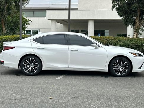 Used 2024 Lexus ES 300h w/ Premium Package FWD image 8