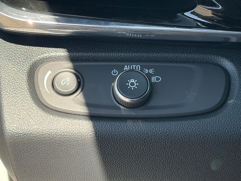 Used 2025 Buick Envista Sport Touring FWD image 21
