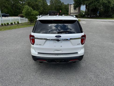 Used 2018 Ford Explorer Limited w/ Equipment Group 301A AWD/4WD image 5