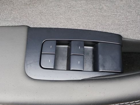 Used 2024 Tesla Model 3 Standard Range image 40