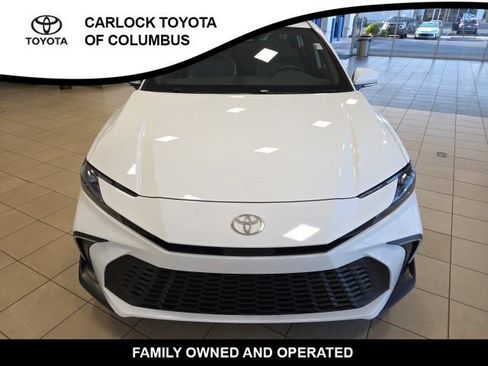 Used 2026 Toyota Camry SE FWD image 5