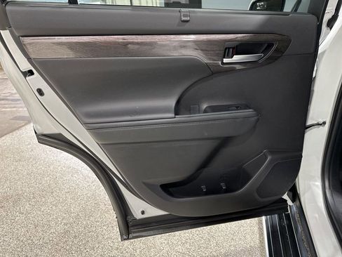 Certified 2025 Toyota Highlander Platinum image 13
