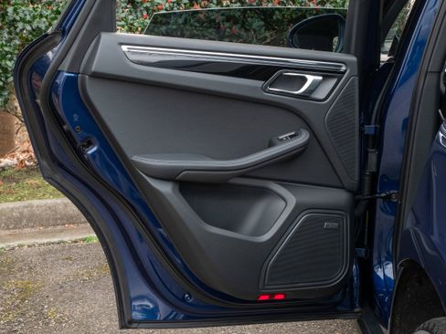 Used 2025 Porsche Macan image 36