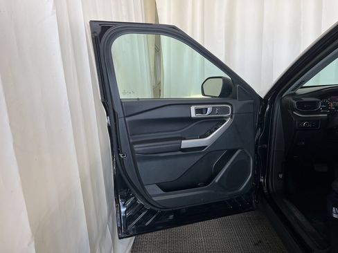 Used 2023 Ford Explorer XLT w/ Equipment Group 202A AWD/4WD image 18