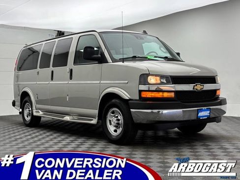 Used 2019 Chevrolet Express 2500 RWD image 1