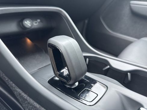 Used 2025 Volvo XC40 B5 Core w/ Protection Package Premier image 12