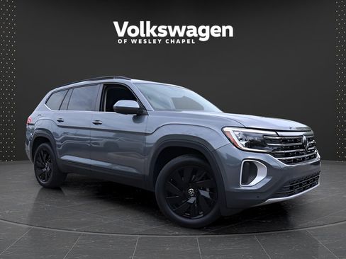 Certified 2024 Volkswagen Atlas SE w/ Black Wheel Package FWD image 1