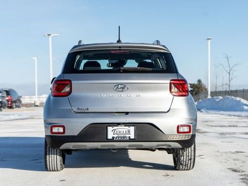 Used 2023 Hyundai Venue SEL image 5