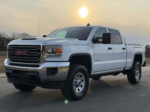 Used 2018 GMC Sierra 2500 w/ Sierra Convenience Package image 6