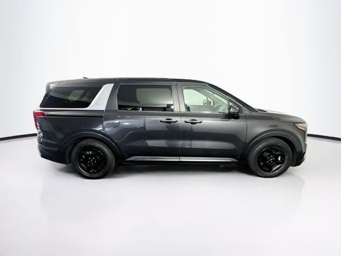 Used 2025 Kia Carnival FWD image 10